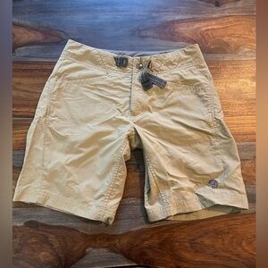 Mountain Hardwear Shorts Size 4